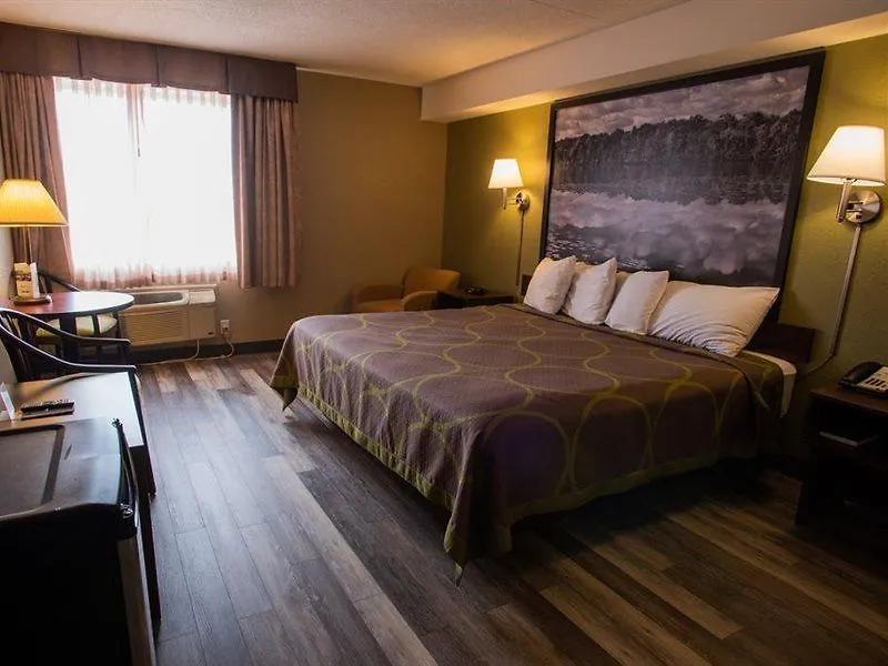Super 8 By Wyndham Mississauga Hotel
