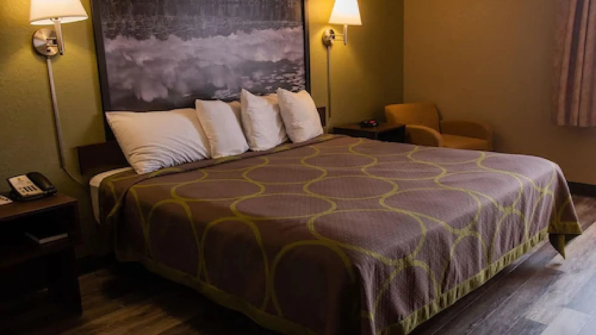 Super 8 By Wyndham Mississauga Hotel