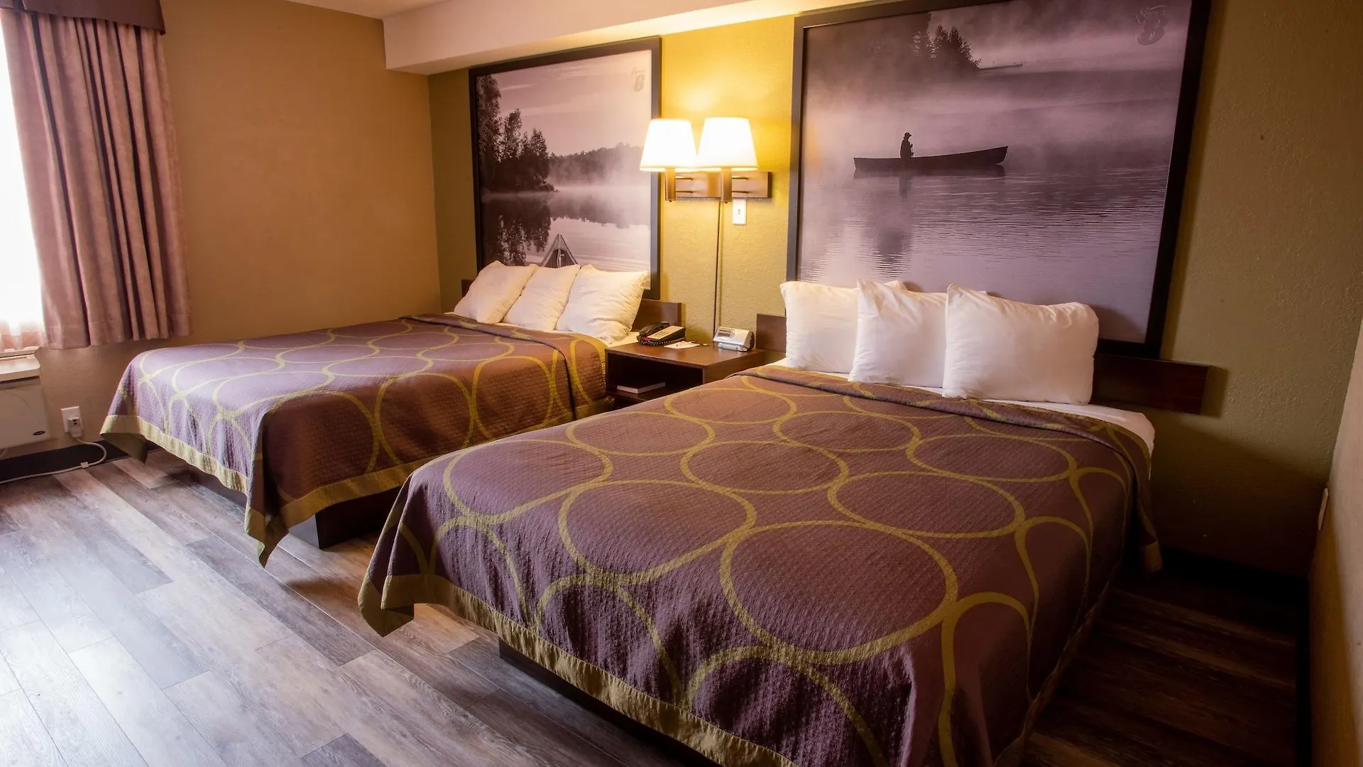 Super 8 By Wyndham Mississauga Hotel