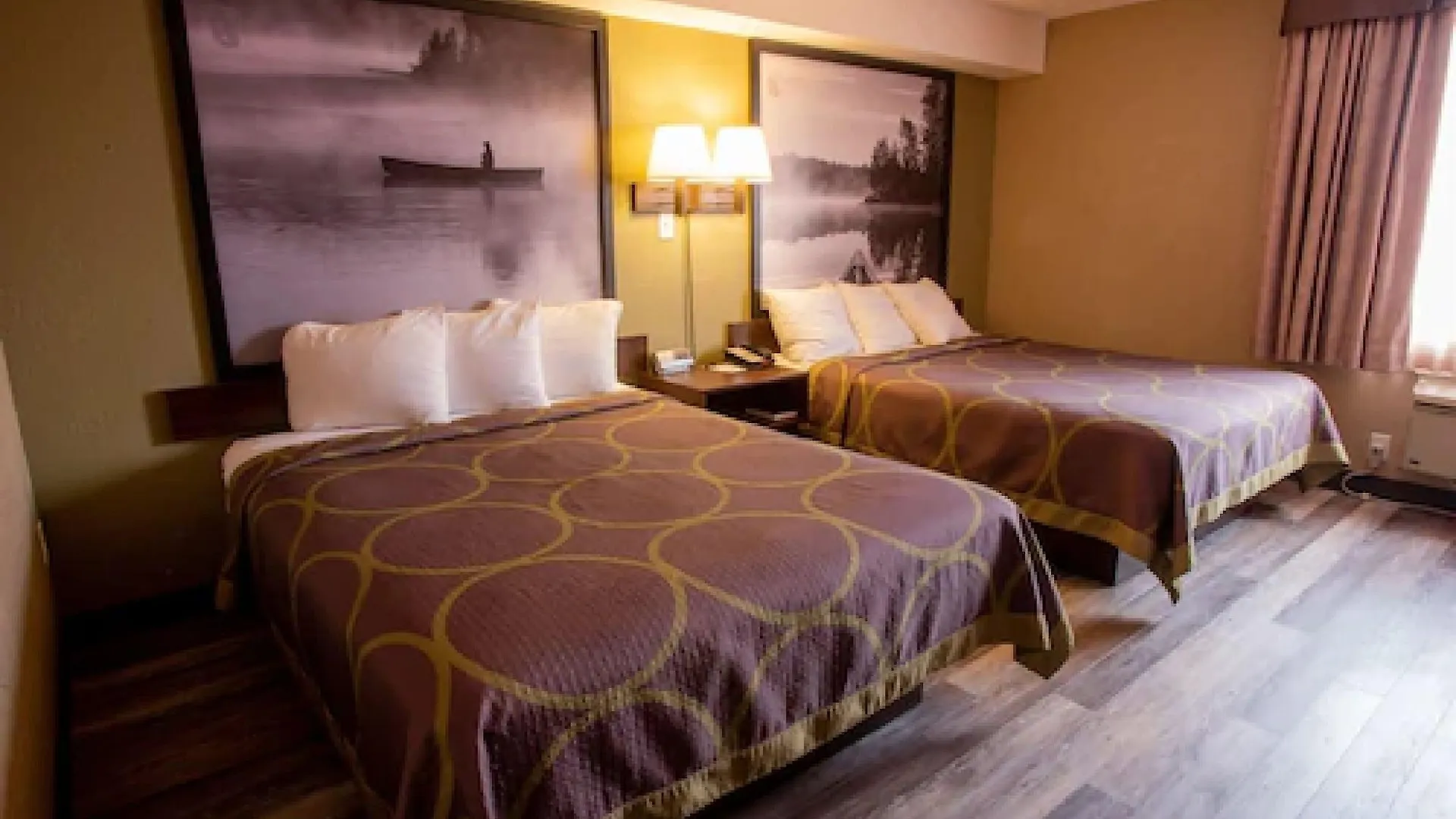Super 8 By Wyndham Mississauga Hotel