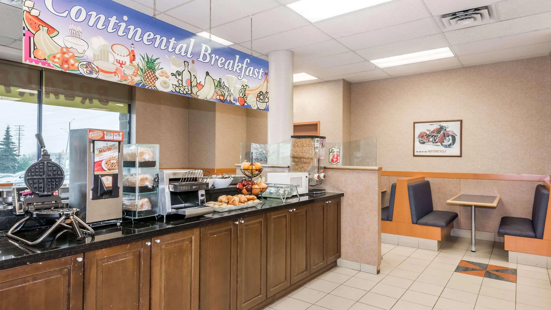 Super 8 By Wyndham Mississauga Hotel