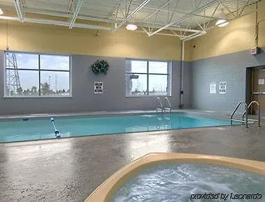 Super 8 By Wyndham Mississauga Hotel 2*,