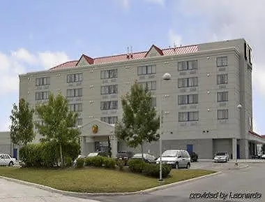 Super 8 By Wyndham Mississauga Hotel