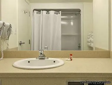 Super 8 By Wyndham Mississauga Hotel